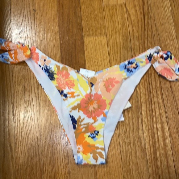 NWT!! Roxy Printed Beach Classics Cheeky Hi Leg Bikini Bottom Size Small - Picture 4 of 7